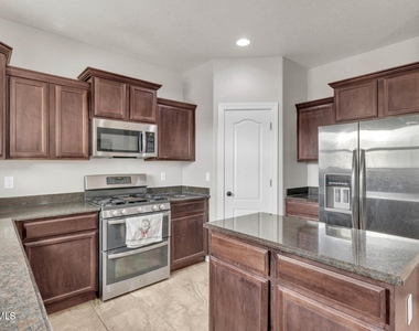 408 Bellwoode Avenue - Photo Thumbnail 11