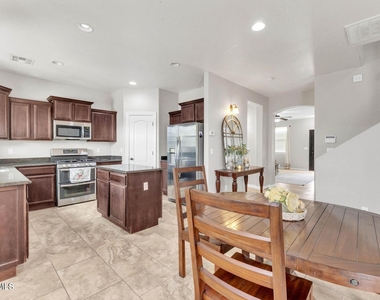 408 Bellwoode Avenue - Photo Thumbnail 10