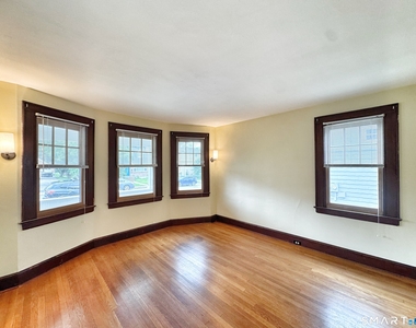 14 Woodbury Avenue - Photo Thumbnail 3