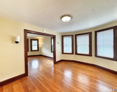 14 Woodbury Avenue - Photo Thumbnail 4