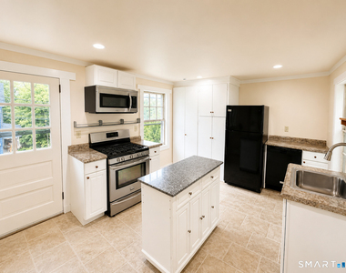 111 Rockwell Street - Photo Thumbnail 6