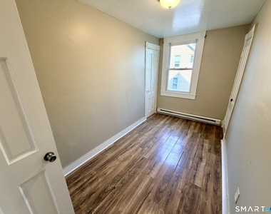 21 Sylvan Avenue - Photo Thumbnail 7