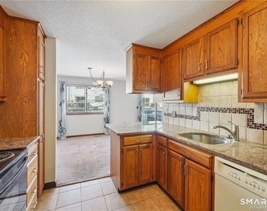17 Oak Forest Drive - Photo Thumbnail 5