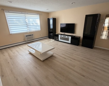 265 Burritt Street - Photo Thumbnail 3