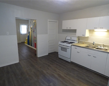 1134 Race St - Photo Thumbnail 10