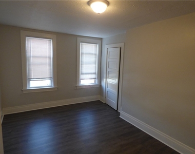 1134 Race St - Photo Thumbnail 3