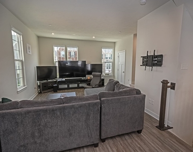 213 Amon St - Photo Thumbnail 6