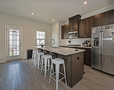 213 Amon St - Photo Thumbnail 5