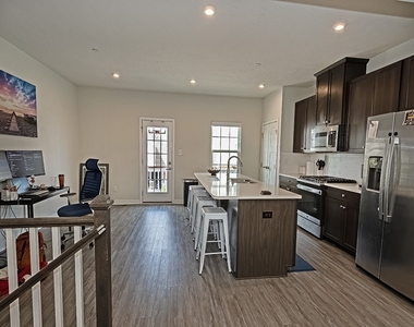 213 Amon St - Photo Thumbnail 2