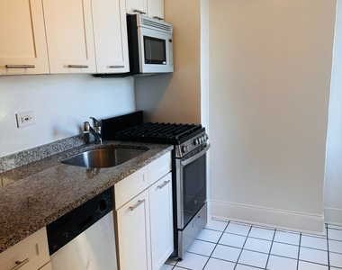 95 Christopher Street - Photo Thumbnail 8