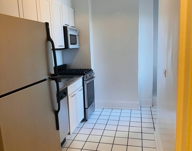 95 Christopher Street - Photo Thumbnail 7