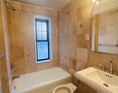 95 Christopher Street - Photo Thumbnail 9