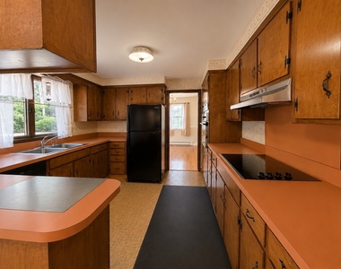 240 Ridgefield Road - Photo Thumbnail 7