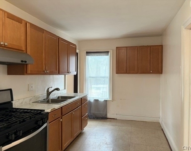 601 Court Street - Photo Thumbnail 5