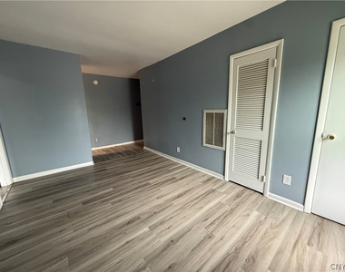 4822 W Seneca - Photo Thumbnail 1