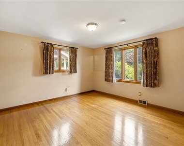444 Buckingham Avenue - Photo Thumbnail 12