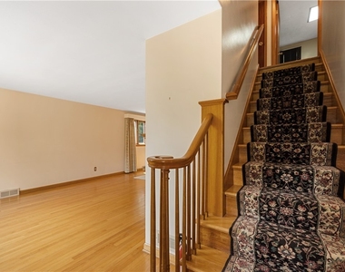 444 Buckingham Avenue - Photo Thumbnail 3