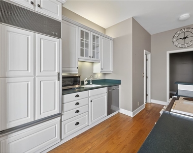 526 Plum Street - Photo Thumbnail 4