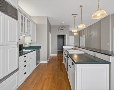 526 Plum Street - Photo Thumbnail 5
