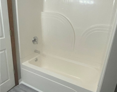 825 Payne Avenue - Photo Thumbnail 8