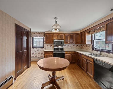 80 Capen Boulevard - Photo Thumbnail 9