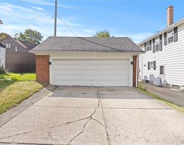 80 Capen Boulevard - Photo Thumbnail 4