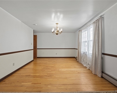 80 Capen Boulevard - Photo Thumbnail 11