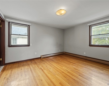 80 Capen Boulevard - Photo Thumbnail 18