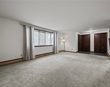 80 Capen Boulevard - Photo Thumbnail 6