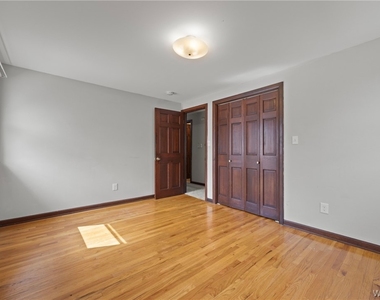 80 Capen Boulevard - Photo Thumbnail 25