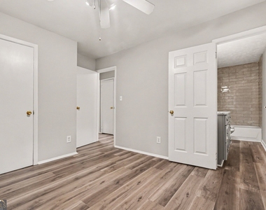 1315 Pineglen Drive - Photo Thumbnail 9