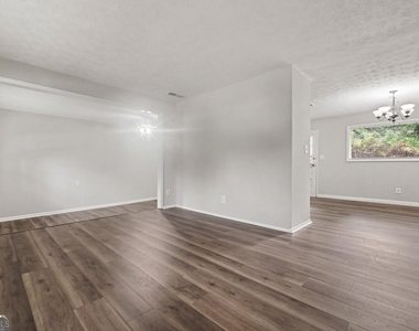 1315 Pineglen Drive - Photo Thumbnail 5