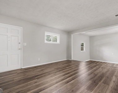 1315 Pineglen Drive - Photo Thumbnail 2