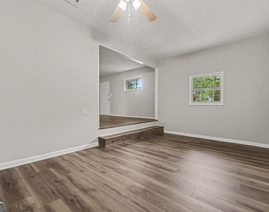 1315 Pineglen Drive - Photo Thumbnail 4