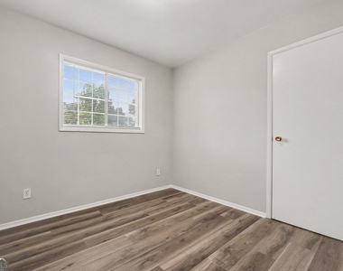 1315 Pineglen Drive - Photo Thumbnail 12