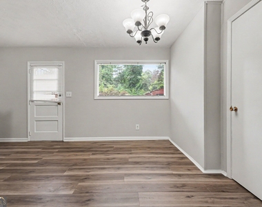 1315 Pineglen Drive - Photo Thumbnail 6