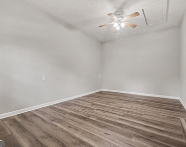 1315 Pineglen Drive - Photo Thumbnail 3