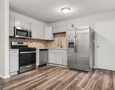 1315 Pineglen Drive - Photo Thumbnail 7