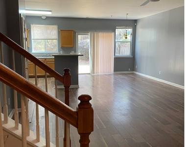 106 Ellis Drive - Photo Thumbnail 2