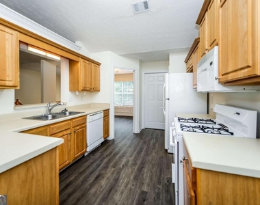805 Lewis Ridge Circle - Photo Thumbnail 2