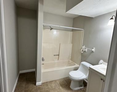 1865 Vicki Lane Se - Photo Thumbnail 3
