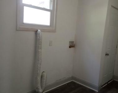 1511 Mims Street Sw - Photo Thumbnail 1