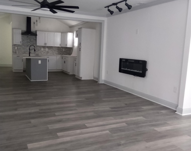 1511 Mims Street Sw - Photo Thumbnail 7