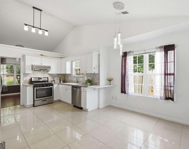 575 Chandon Way - Photo Thumbnail 10