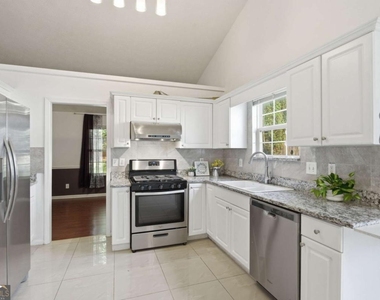 575 Chandon Way - Photo Thumbnail 8