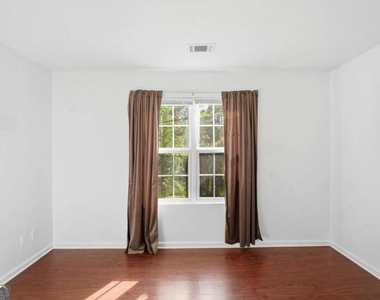 575 Chandon Way - Photo Thumbnail 15