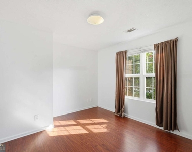 575 Chandon Way - Photo Thumbnail 16