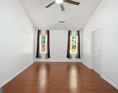 575 Chandon Way - Photo Thumbnail 17