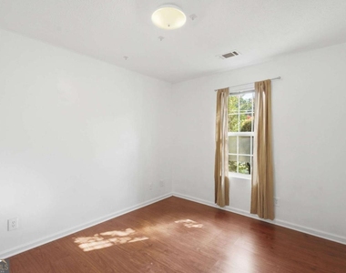 575 Chandon Way - Photo Thumbnail 12
