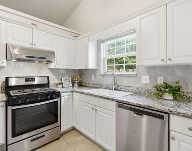 575 Chandon Way - Photo Thumbnail 7
